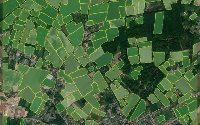 Field boundaries delineated over farmland